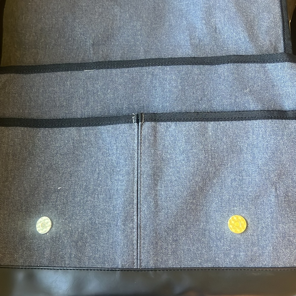 NWT London Fog Charcoal and Black Messenger Bag - Picture 8 of 9